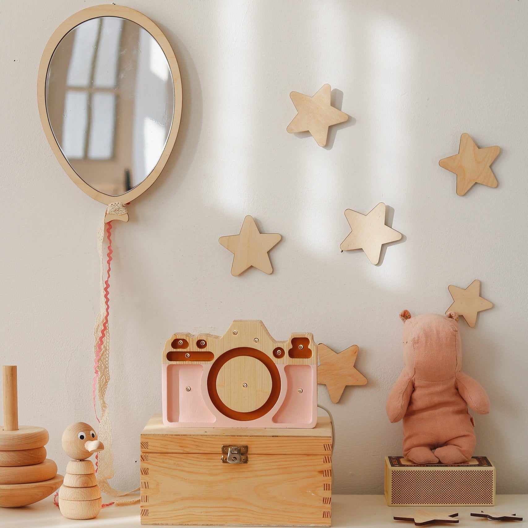 Kids Room Balloon Mirror – Child-Friendly Acrylic & Wood