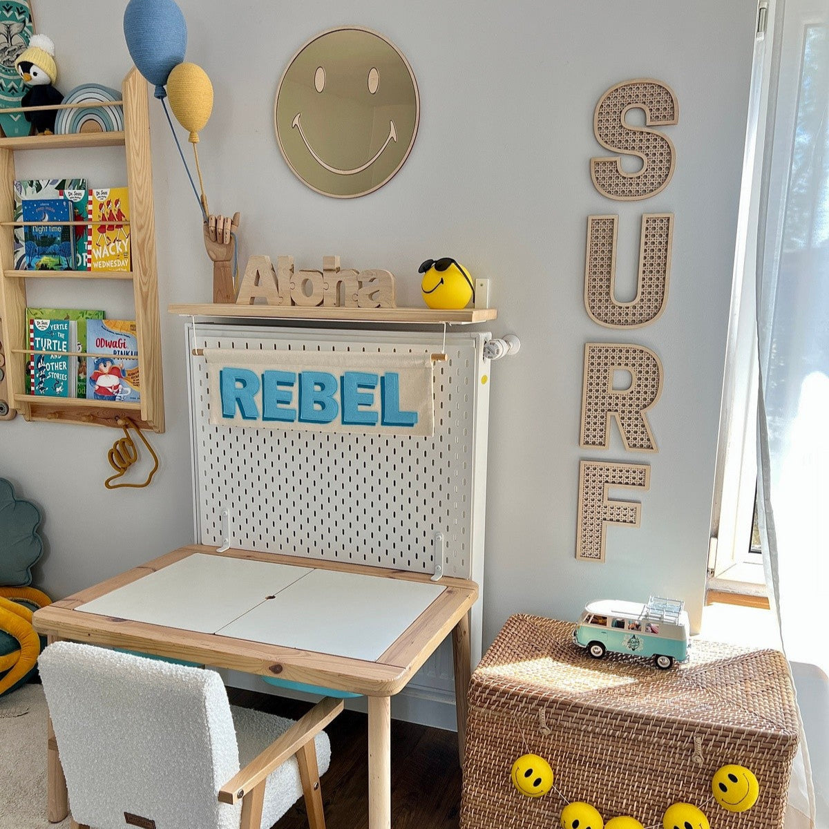 Kids Room Emoji Mirror – Child-Friendly Acrylic & Wood